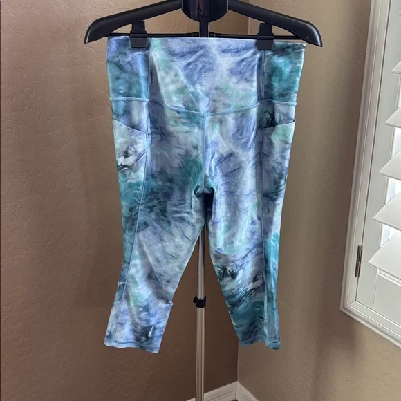 ATHLETA 🩵💙 Salutation Stash Pocket II Capri - Picture 3 of 8